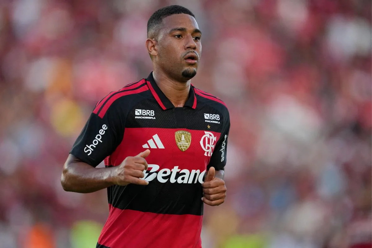 Flamengo rejeita proposta de R$140 milhões da Roma por Samuel Lino