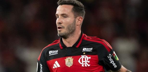 Saúl em ação durante jogo do Flamengo no Brasileirão