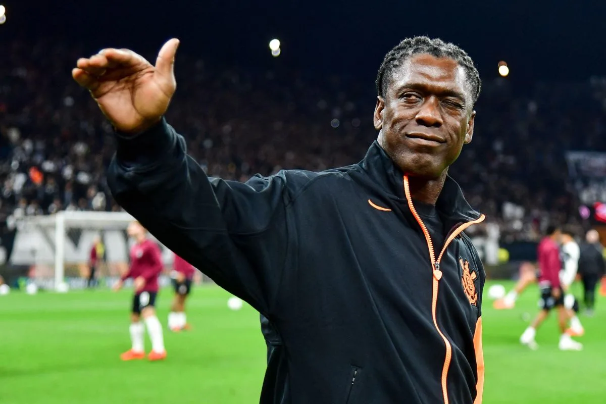 Seedorf é regularizado na CBF e poderá comandar o Corinthians contra o Vasco