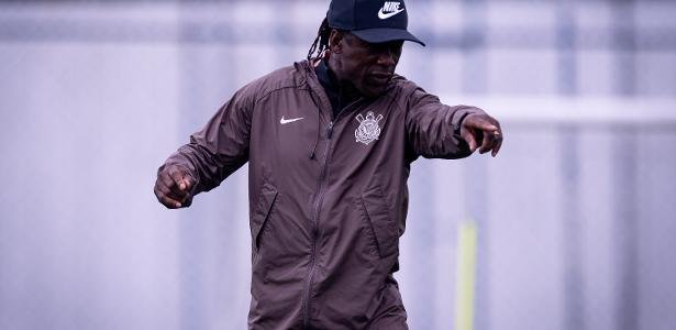 Corinthians prevê Seedorf no BID até sexta e descarta entrave com Diniz