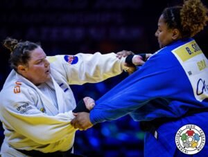Beatriz Souza vence campeã olímpica e cai em revanche no Mundial