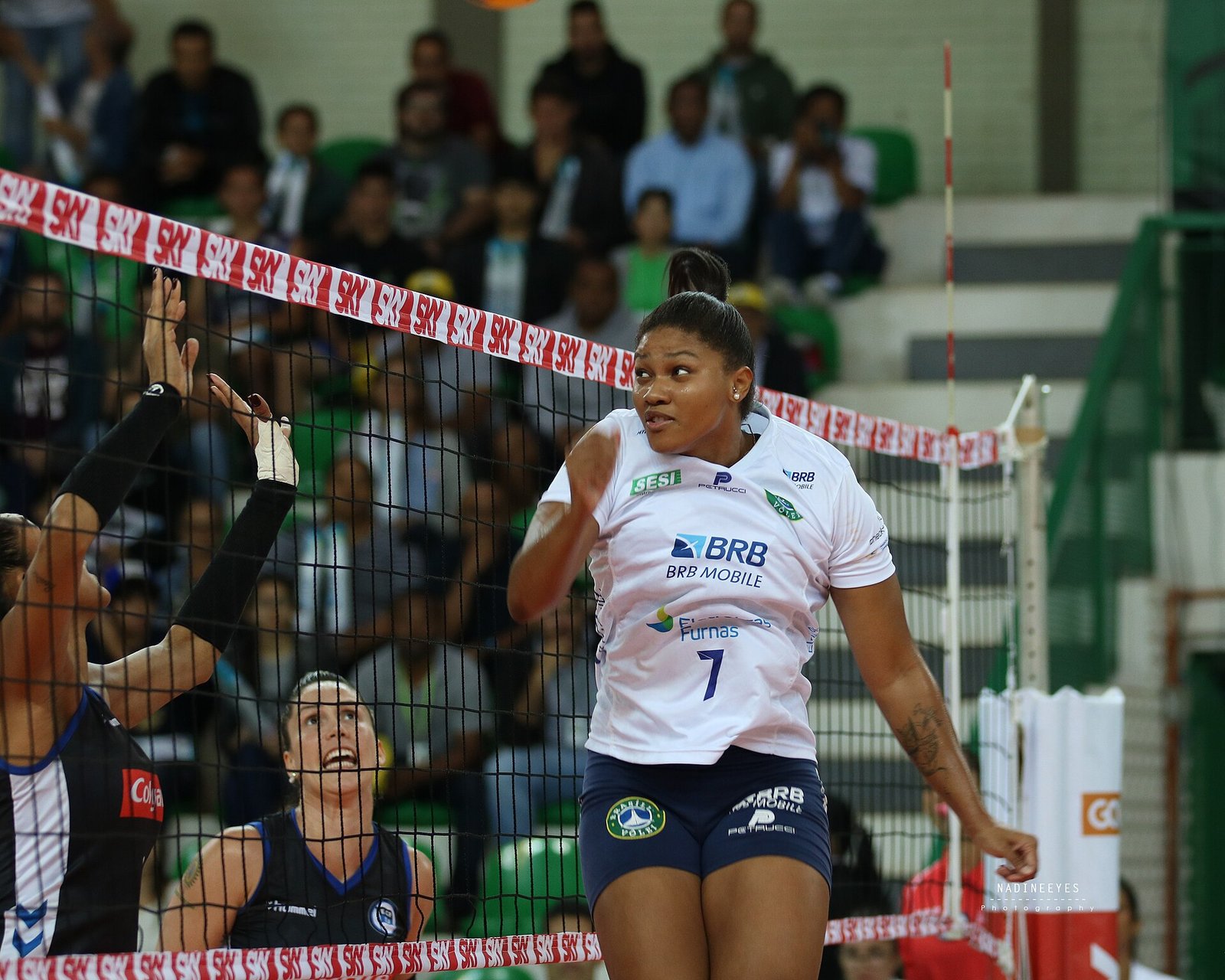 Partida de vôlei no Brasil