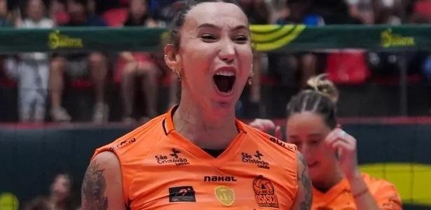 Tifanny comemora ponto marcado pelo Osasco