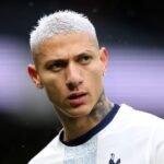 Afastado do time principal, Richarlison é destaque em jogo da equipe sub-21 do Tottenham