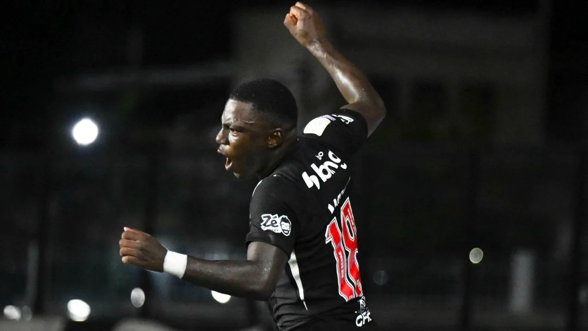 Brenner e Marino em teste no Vasco