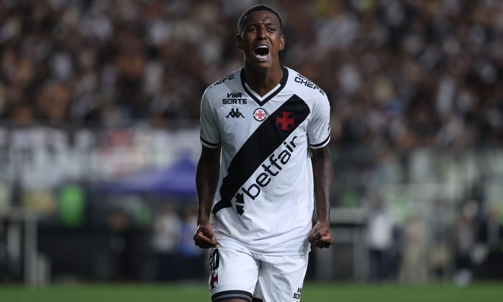 Robert Renan, do Vasco, sofre acidente de carro