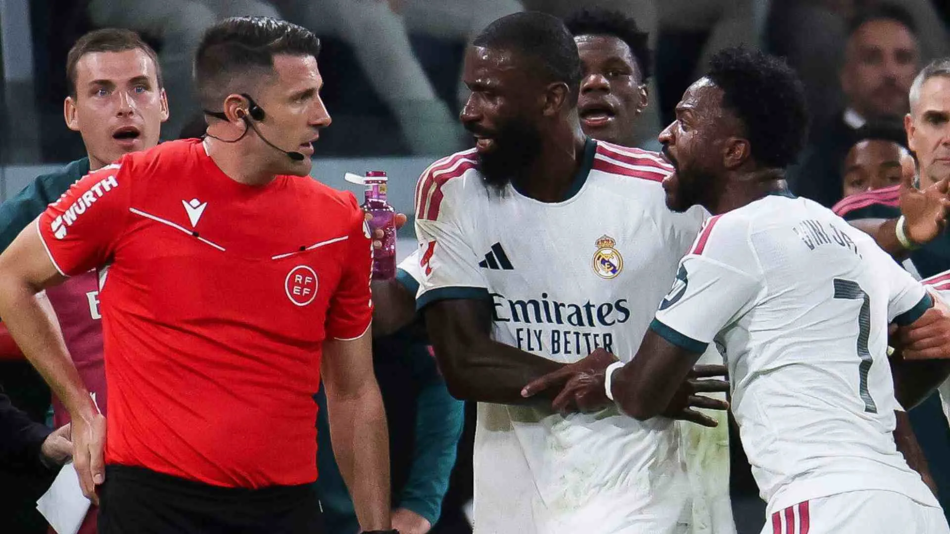 Vini Jr. é suspenso e perde clássico contra o Barcelona