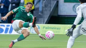 Vitor Roque desfalca Palmeiras na semifinal da Libertadores