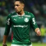 Vitor Roque, do Palmeiras, durante partida contra a LDU, pela Libertadores