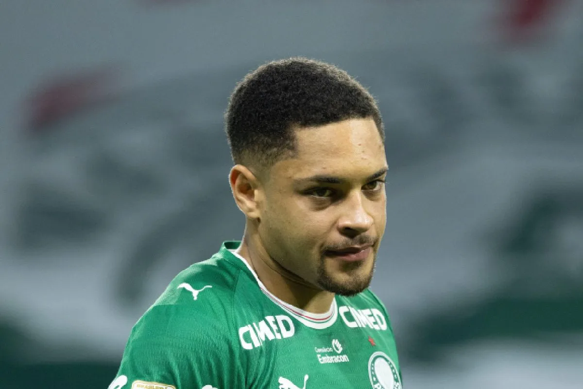 Vitor Roque avança na recuperação e pode reforçar o Palmeiras