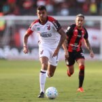 Brasileirão: no Barradão, Vitória e Athletico-PR empatam em 1 x 1