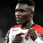 Viveros chega a 21 gols no Brasileirão após marcar dois contra a Chapecoense