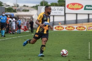 Com sete acessos na carreira, Cléo Silva é o reforço do Confiança