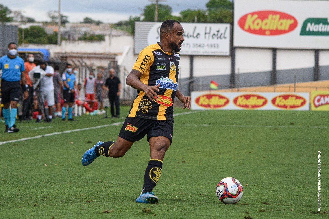 Com sete acessos na carreira, Cléo Silva é o reforço do Confiança