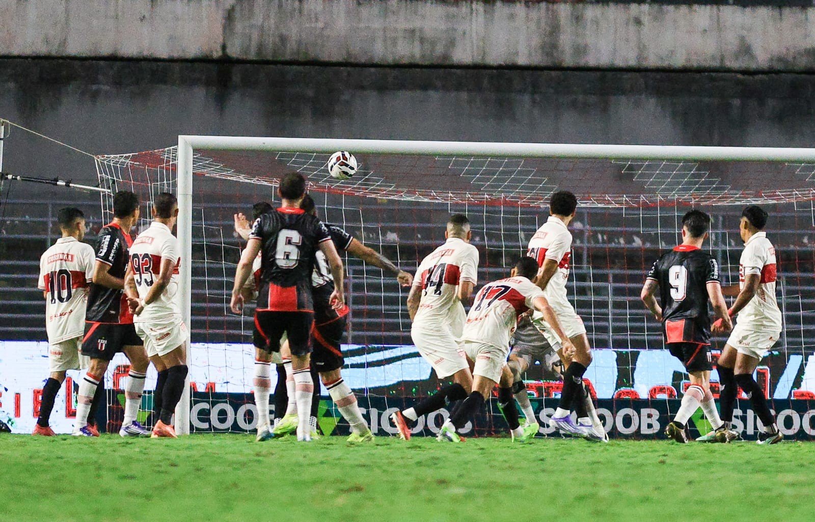 Botafogo-SP desafia tabu contra o CRB em Maceió