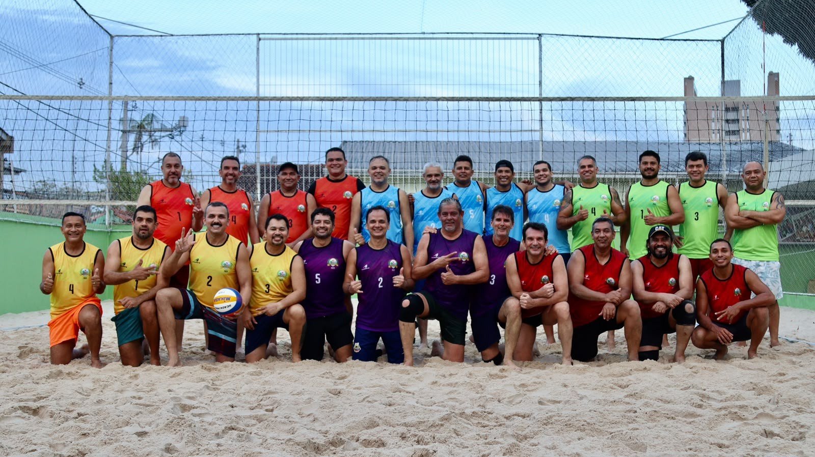 Vôlei de praia master em Manaus promove torneio solidário