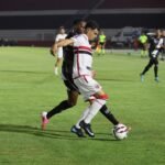 Pedrinho ganha nova chance entre titulares do Botafogo-SP e é elogiado