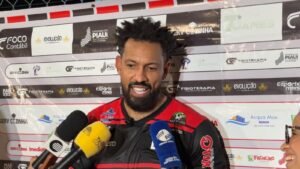 Atacante marca, dança e provoca rival em final da Segundona no PI: "Sou matador de galinha"