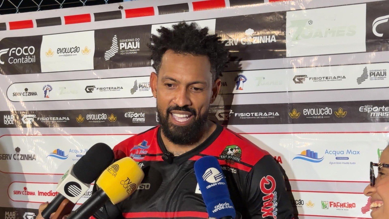 Atacante marca, dança e provoca rival em final da Segundona no PI: "Sou matador de galinha"