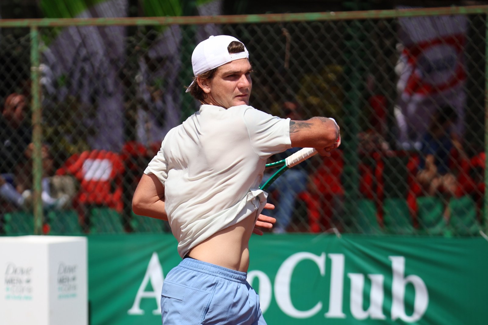 Wild vence duelo com Alves e se junta a Meligeni e Guto nas oitavas