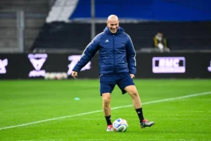 Zidane elogia Cristiano Ronaldo em meio à crise com Jorge Jesus