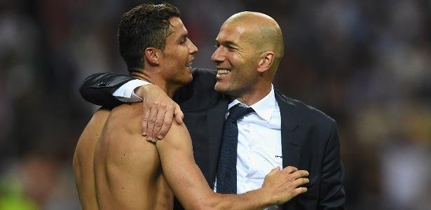 Zidane e Cristiano Ronaldo comemoram a conquista da Liga dos Campeões em 2016