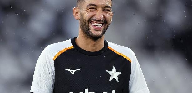 Ziyech no treino do Botafogo, que aconteceu no Engenhão